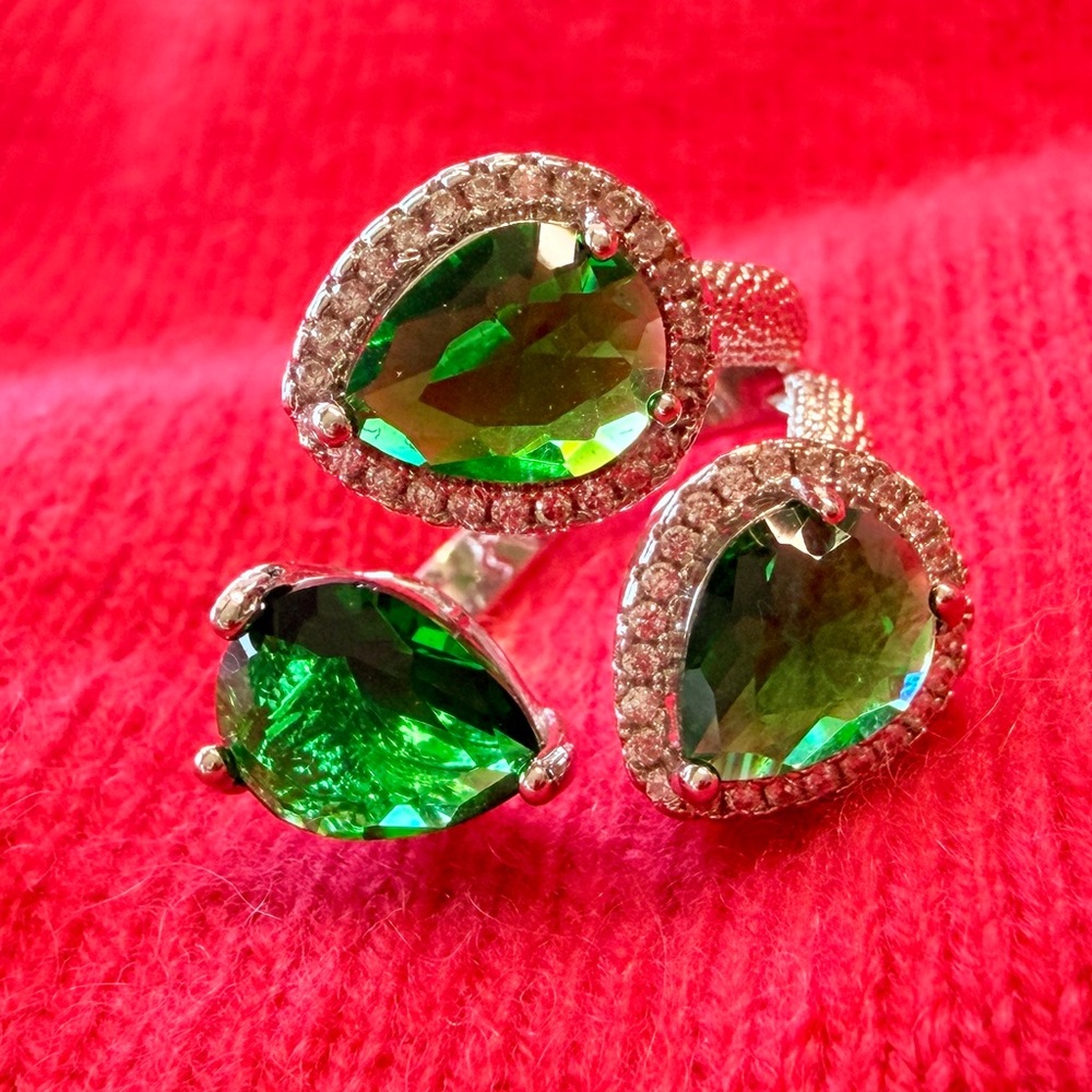 Emerald Green Teardrop Ring with Silver Accents